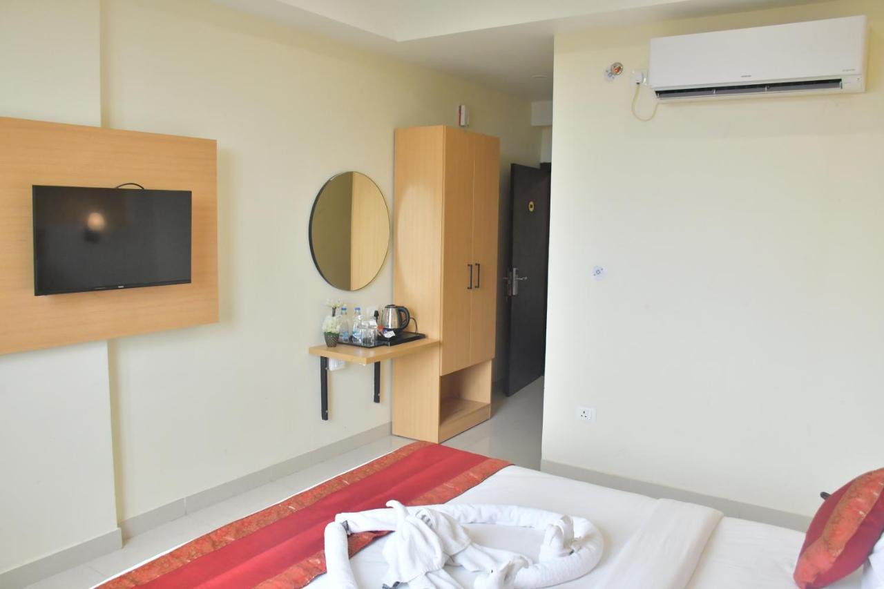 Hotel Yatharth Inn Varanasi Exterior photo