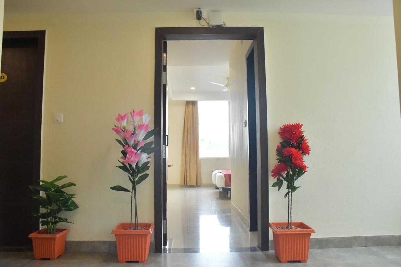 Hotel Yatharth Inn Varanasi Exterior photo