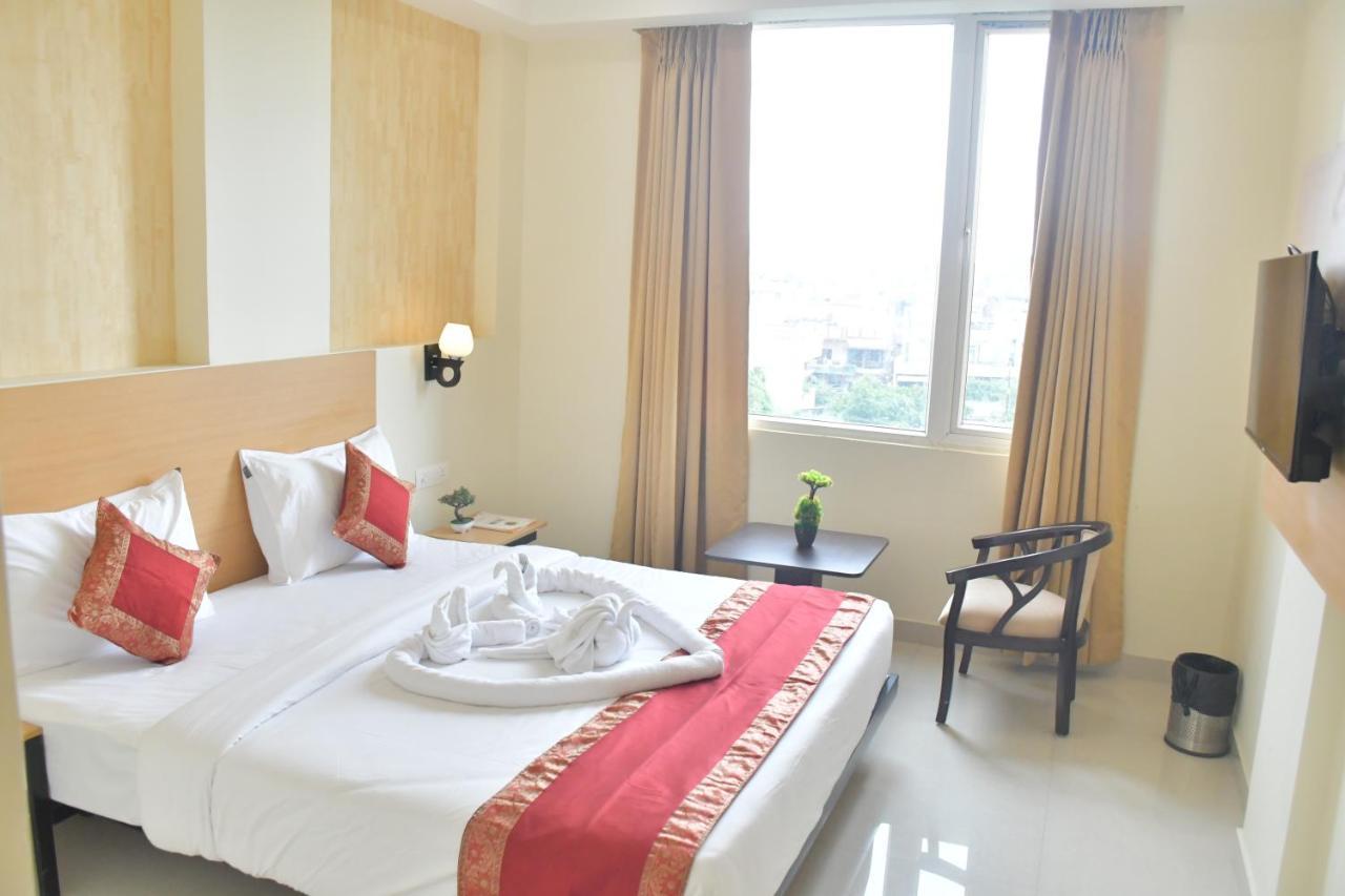 Hotel Yatharth Inn Varanasi Exterior photo