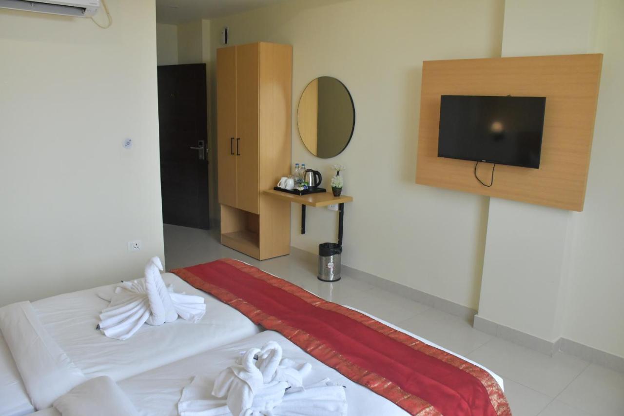 Hotel Yatharth Inn Varanasi Exterior photo