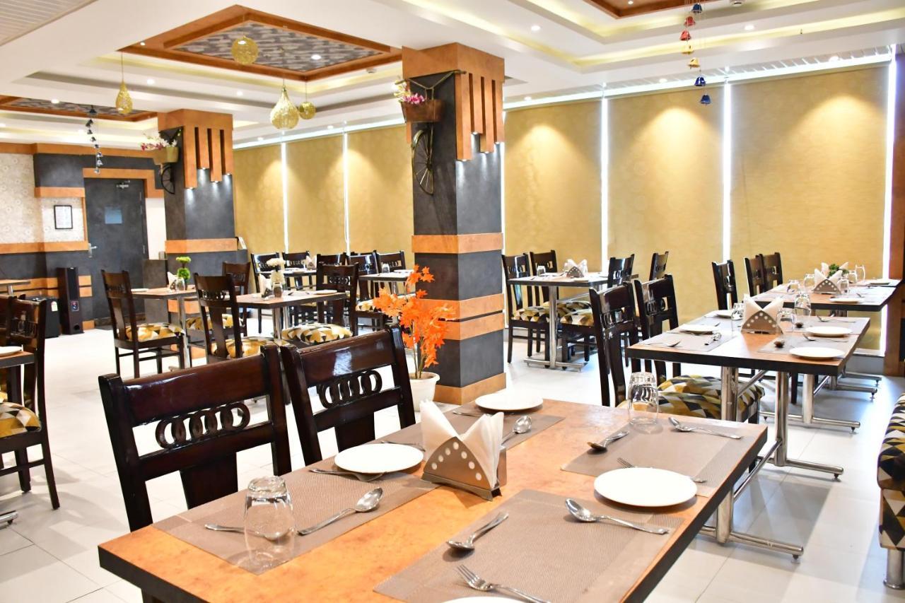 Hotel Yatharth Inn Varanasi Exterior photo