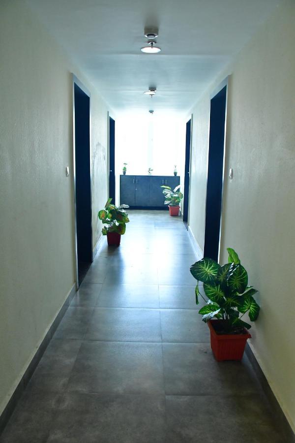 Hotel Yatharth Inn Varanasi Exterior photo