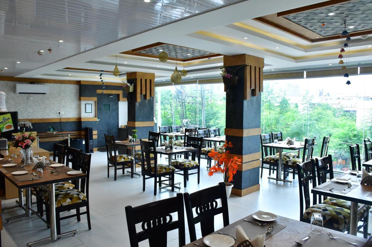 Hotel Yatharth Inn Varanasi Exterior photo